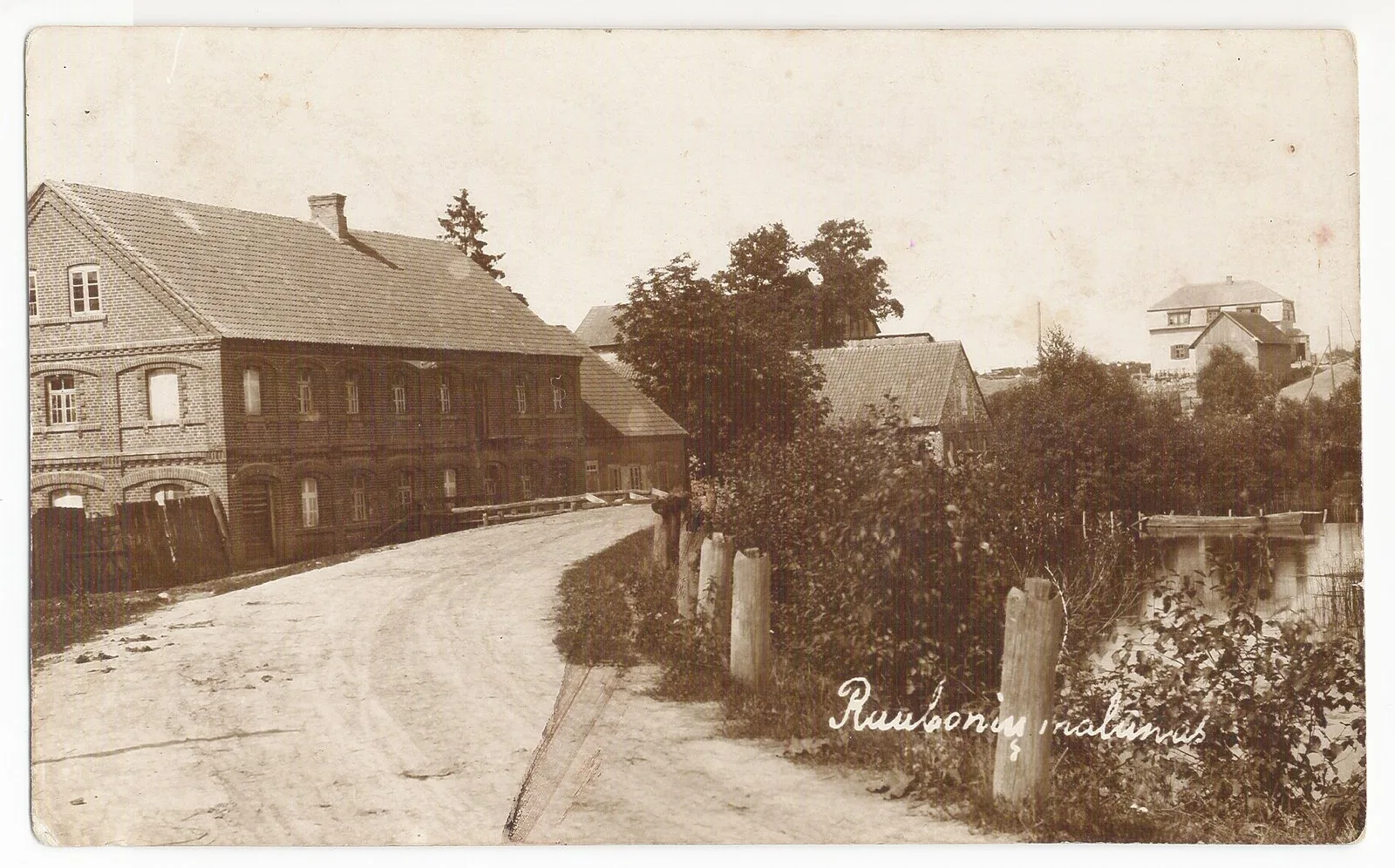 Raubonių malūnas apie 1933 m. – istorinė fotografija